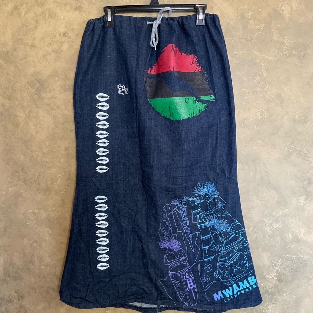​Vintage Cann Landers | Y2K African Graphic Fluted Maxi Skirt | Medium